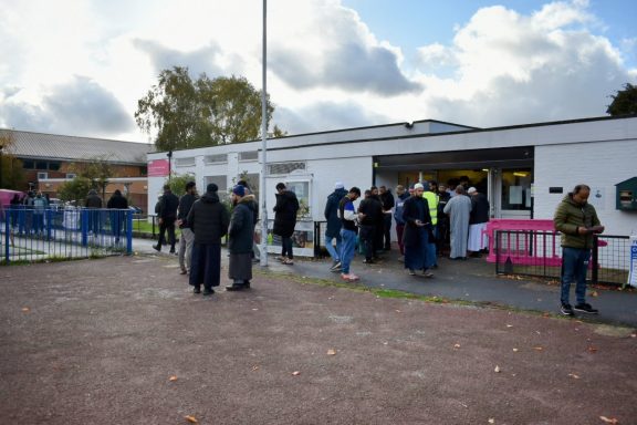 Time to meet the Friends after Prayers